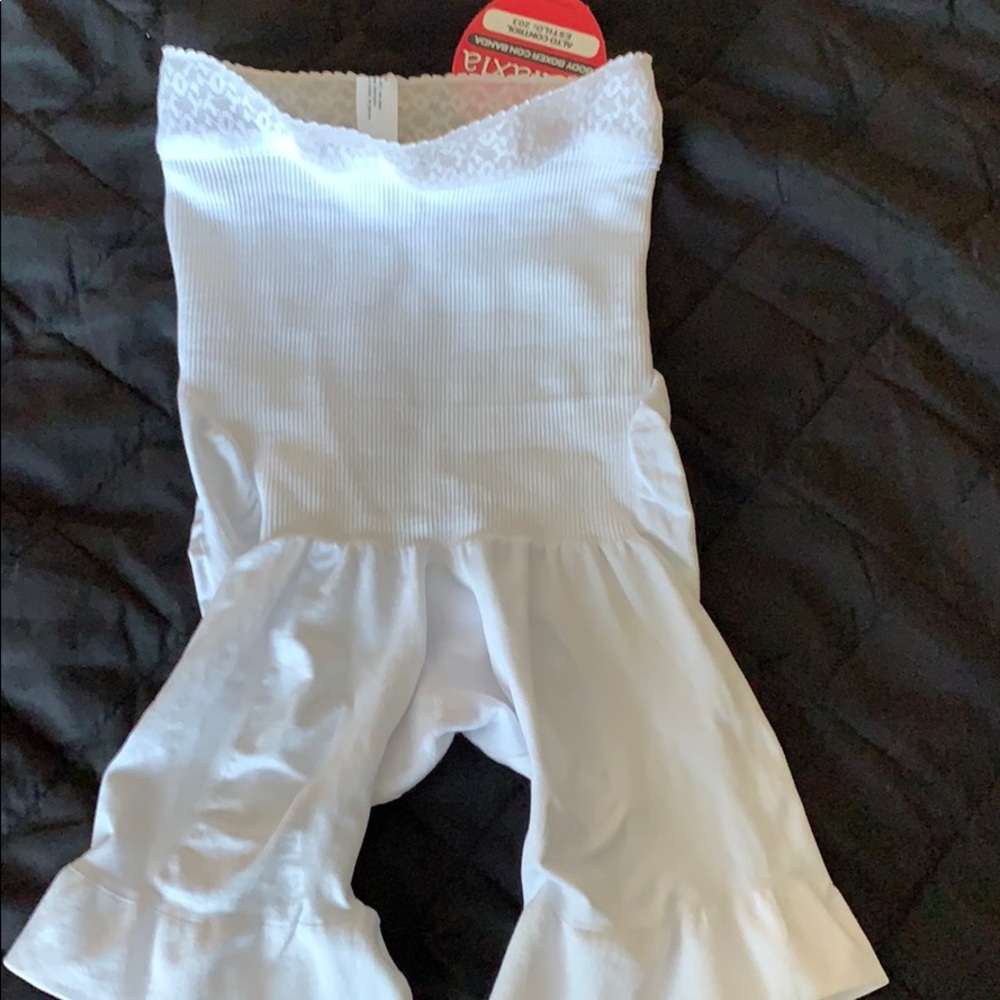 Body shaper, white new size medium